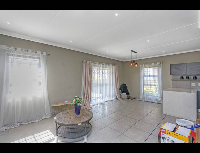 3 BEDROOM HOUSE FOR SALE IN COSMO CITY